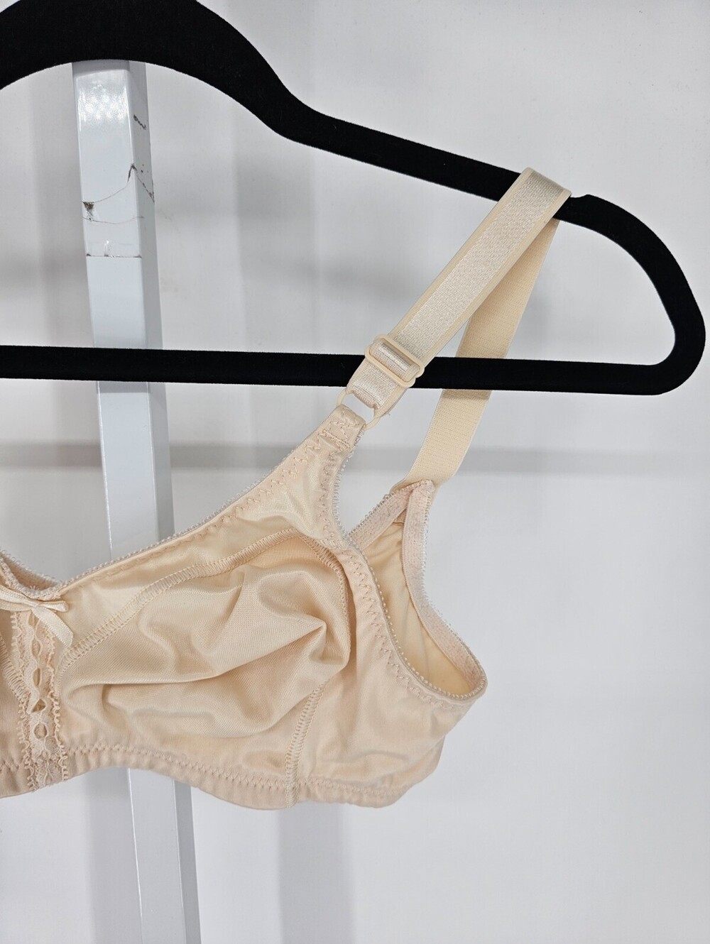 Bali Womens Sz 34B Unlined T Shirt Bra Style 3820 Beige Satin - Picture 2 of 4